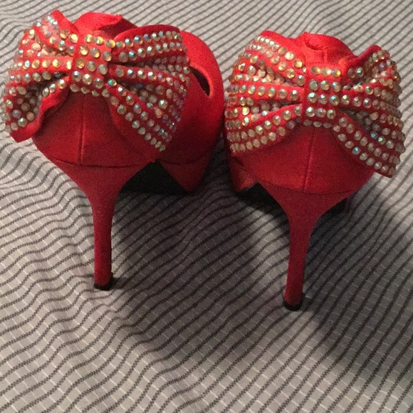 Red Pumps - Picture 3 of 8